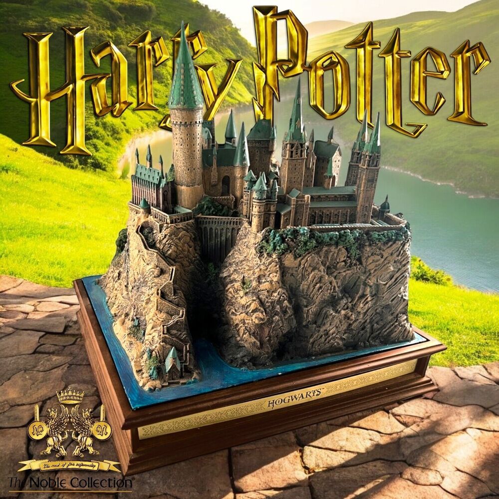 NOBLE COLLECTION Harry Potter Replica HOGWARTS CASTLE Diorama House Authentic